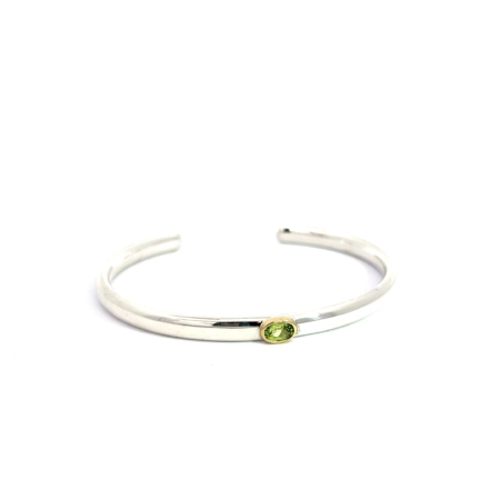 Armspange aus Silber mit Peridot oval, Fassung 18 Karat Gold, Botho Nickel Schmuck Hamburg Juwelier und Goldschmiede