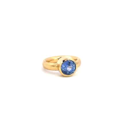 Ring aus 18 Karat Gold mit Saphir, Botho Nickel Schmuck Hamburg Juwelier und Goldschmiede
