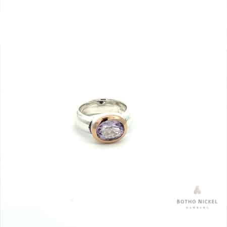 Ring aus Silber mit Amethyst, Fassung aus 18 Karat Gold, Botho Nickel Schmuck Hamburg Juwelier und Goldschmiede