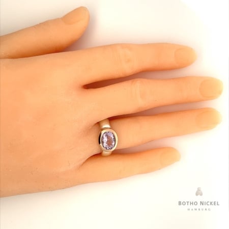 Ring aus Silber mit Amethyst, Fassung aus 18 Karat Gold, Botho Nickel Schmuck Hamburg Juwelier und Goldschmiede