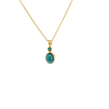 Kette aus 18 Karat Gelbgold mit rundem Turmalin (2,5 mm) und ovalem Turmalin-Cabochon (8 x 6 mm) in Zargenfassung.