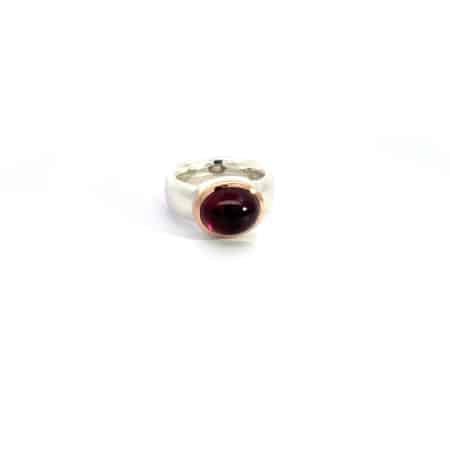 Ring aus Silber mit Rhodolith, Fassung aus 18 Karat Roségold, Goldschmiede Botho Nickel Hamburg, Juwelier, Goldschmiede, Gemmologe und Diamantgutachter